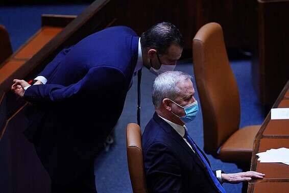 יו"ר הקואליציה מיקי זוהר ורה"מ החליפי גנץ ביום ההצבעה על חוק טיפולי ההמרה // צילום: עדינה ולמן - דוברות הכנסת